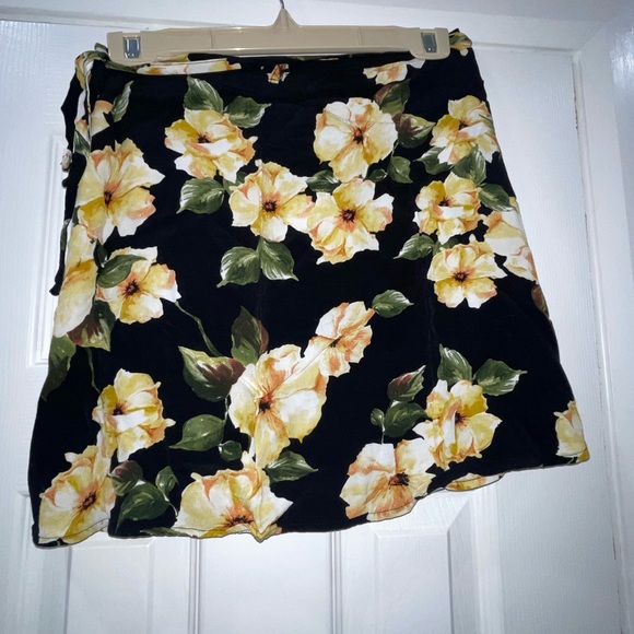Floral Wrap Mini Skirt - Picture 3 of 3